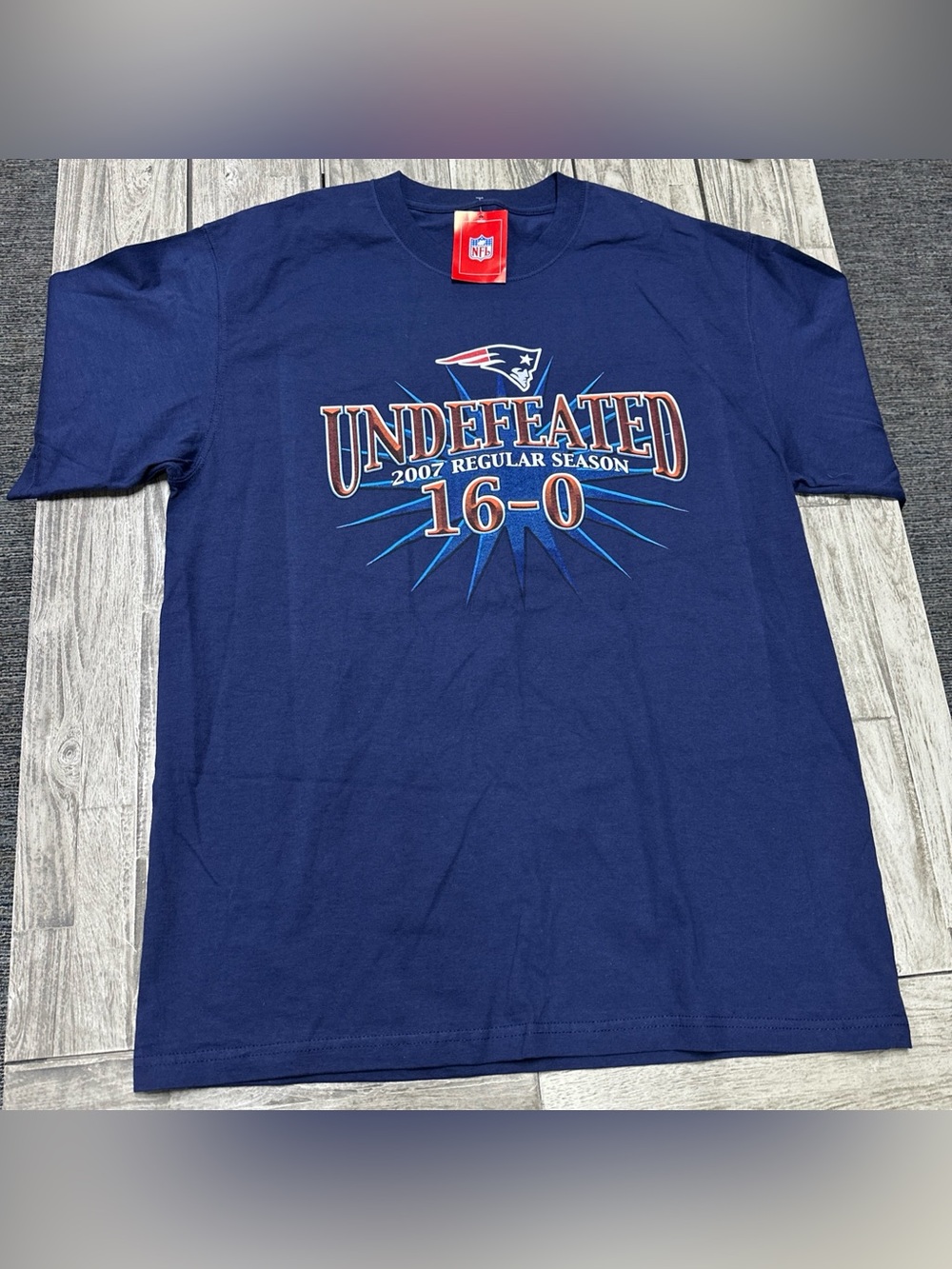 NWT VTG 2007 New England Patriots “Undefeated Season 16-0” Graphic Tee AOP SZ L